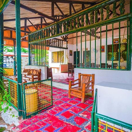 Oyo 875 Madhavi Beach Resort Balibago エクステリア 写真