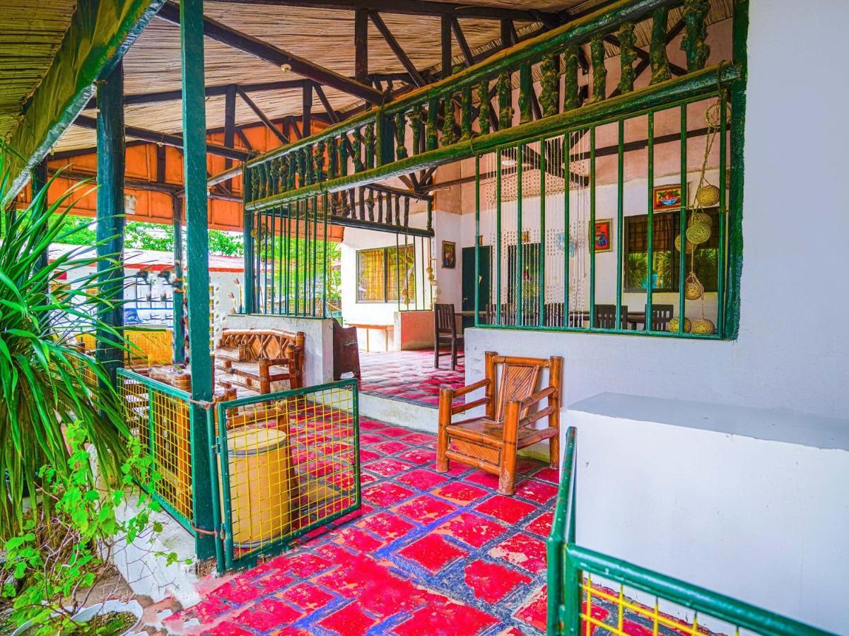 Oyo 875 Madhavi Beach Resort Balibago エクステリア 写真