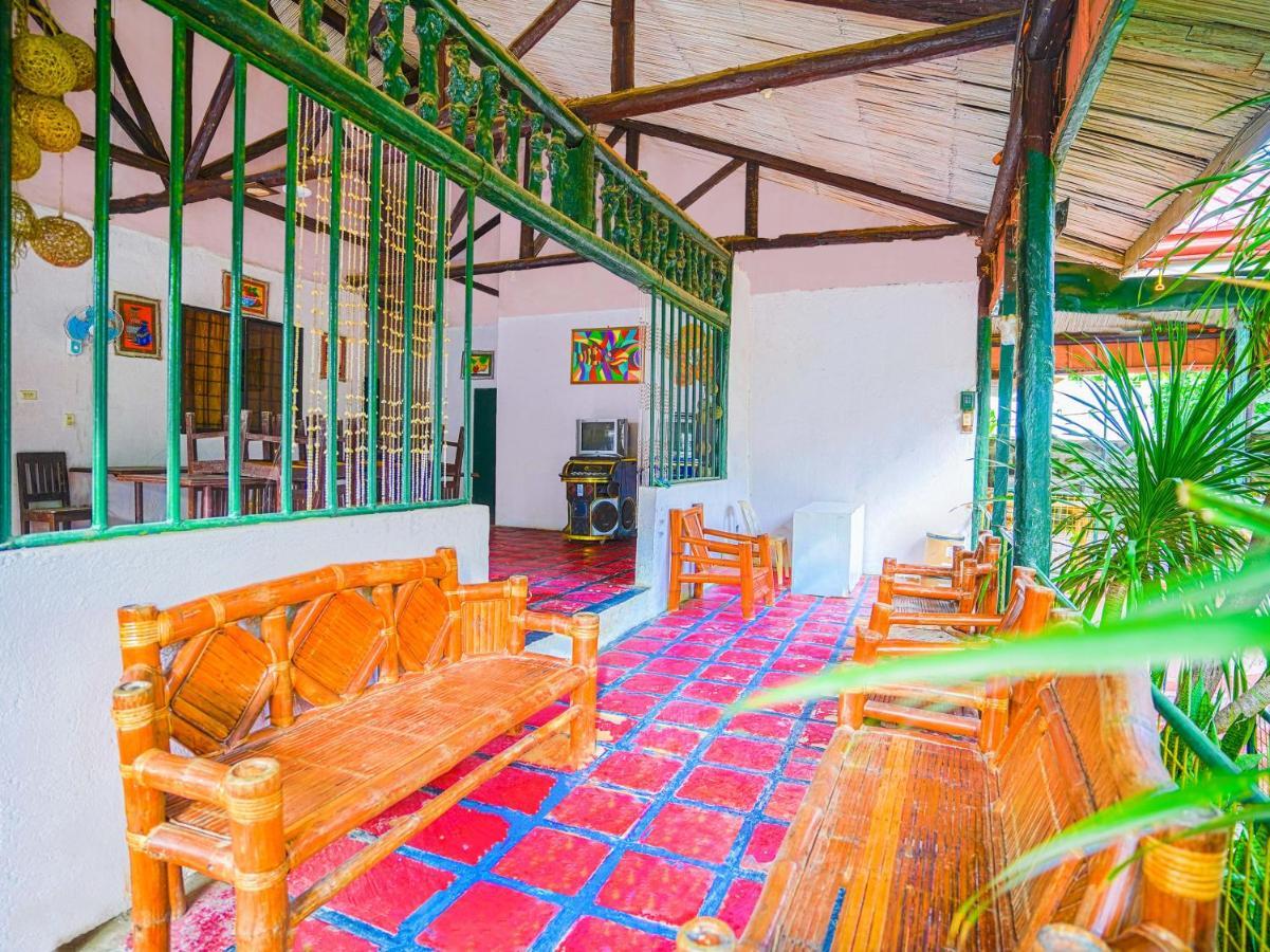 Oyo 875 Madhavi Beach Resort Balibago エクステリア 写真