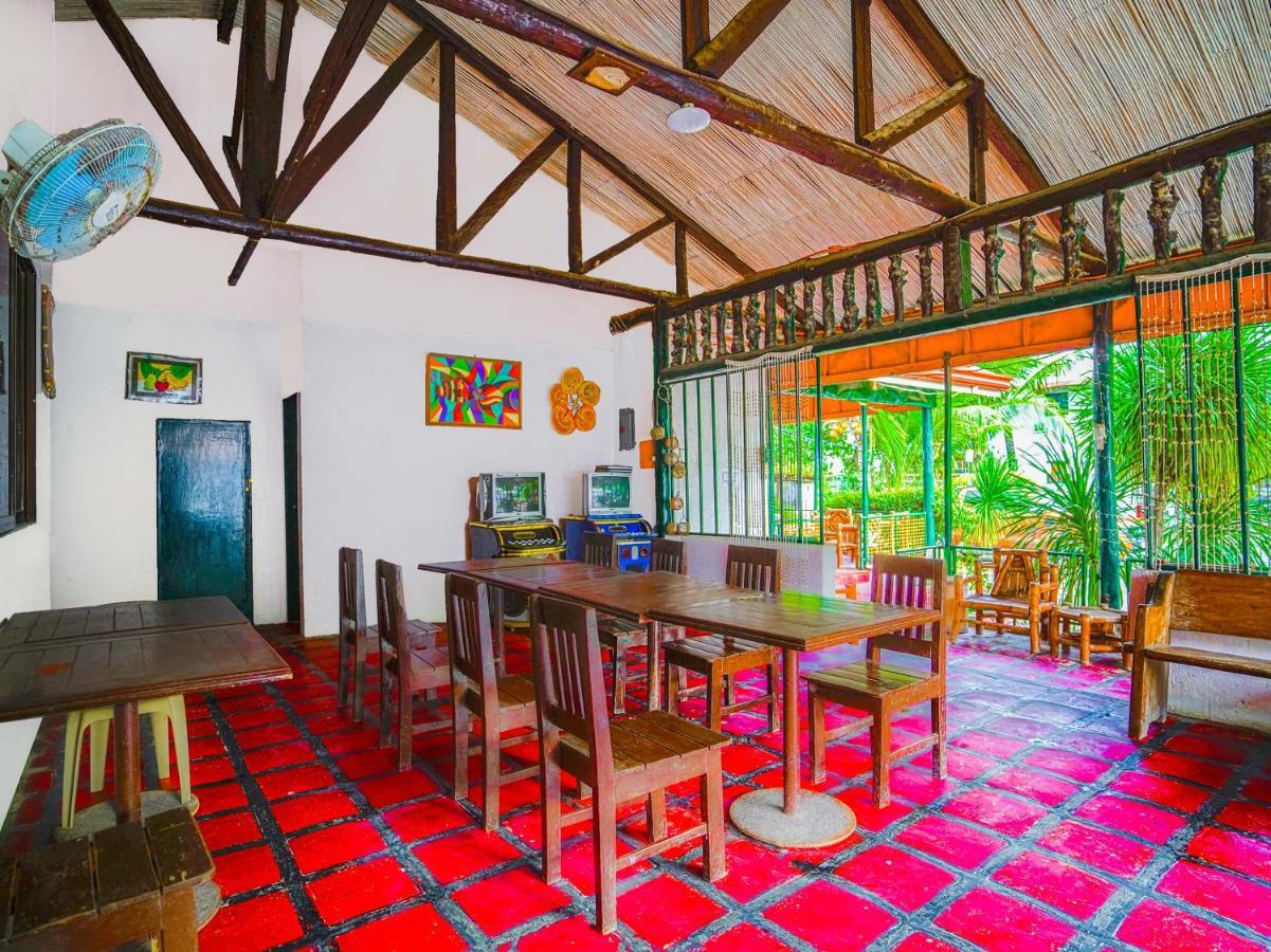 Oyo 875 Madhavi Beach Resort Balibago エクステリア 写真
