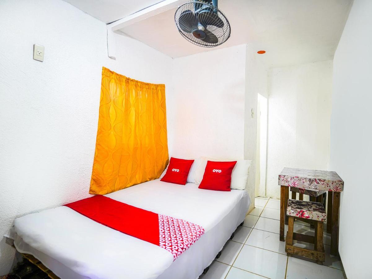 Oyo 875 Madhavi Beach Resort Balibago エクステリア 写真