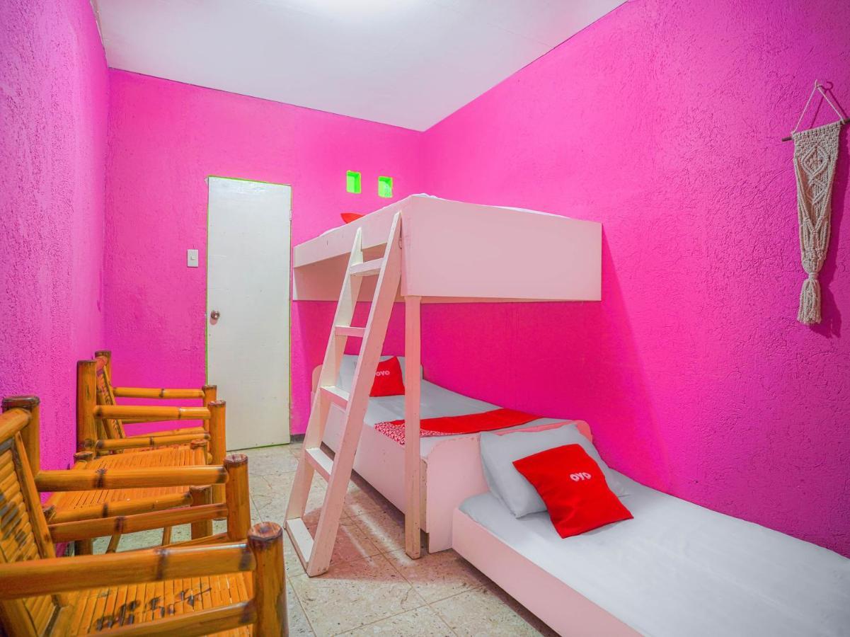 Oyo 875 Madhavi Beach Resort Balibago エクステリア 写真